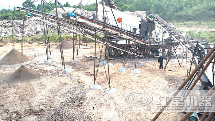 紅星機(jī)器移動(dòng)式破碎站客戶現(xiàn)場(chǎng) 紅星機(jī)器移動(dòng)式破碎站客戶現(xiàn)場(chǎng)