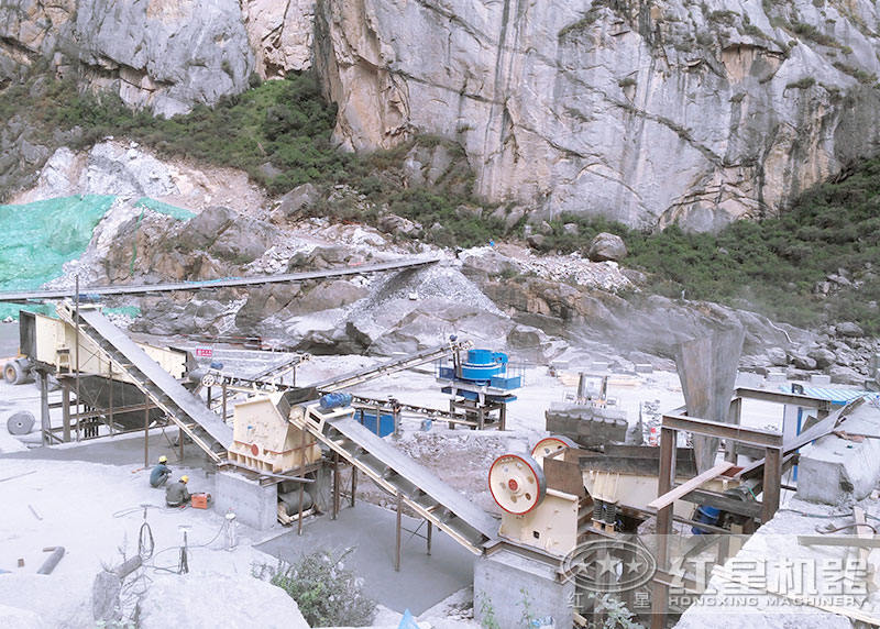 時產200噸石頭加工成沙子現場