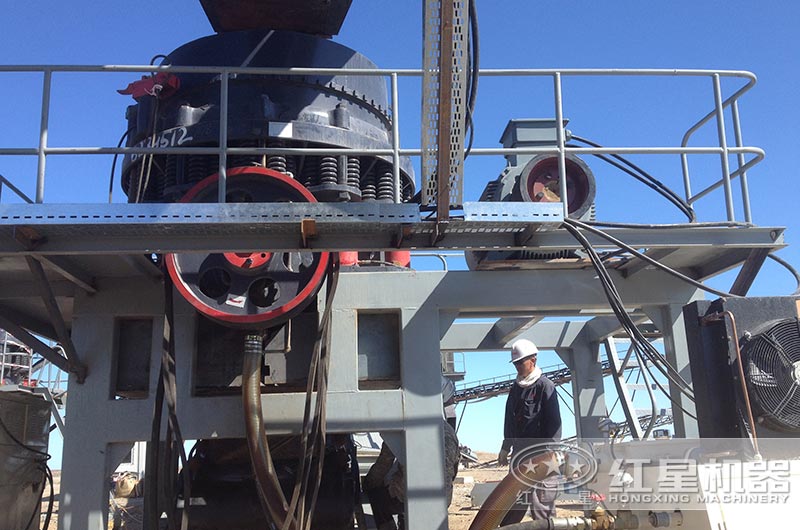 液壓圓錐式破碎機(jī)安裝現(xiàn)場(chǎng)