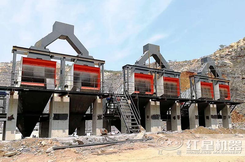 大型砂石生產線篩分機作業現場 大型砂石生產線篩分機作業現場