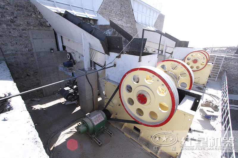 河北時(shí)產(chǎn)800噸砂石生產(chǎn)現(xiàn)場 河北時(shí)產(chǎn)800噸砂石生產(chǎn)現(xiàn)場