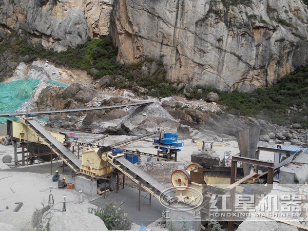 300石料生產(chǎn)線現(xiàn)場(chǎng)圖 300石料生產(chǎn)線現(xiàn)場(chǎng)圖