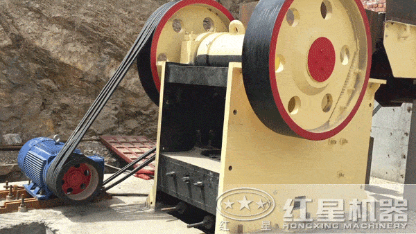 顎式破碎機(jī)運(yùn)行時(shí)