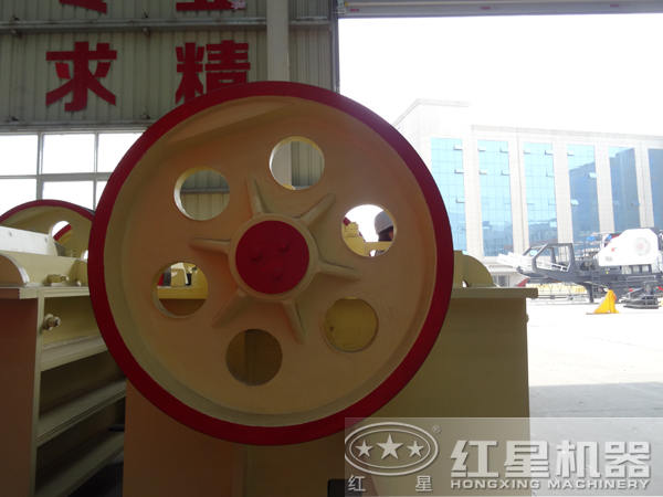 250*1000顎式破碎機飛輪特寫 250*1000顎式破碎機飛輪特寫