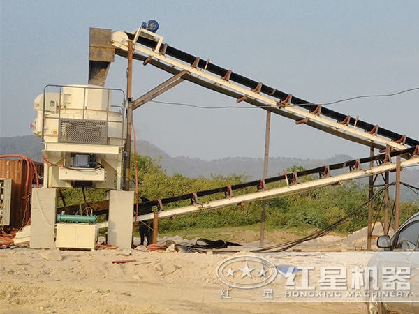 石灰石HVI1032新型制砂機(jī)現(xiàn)場作業(yè)