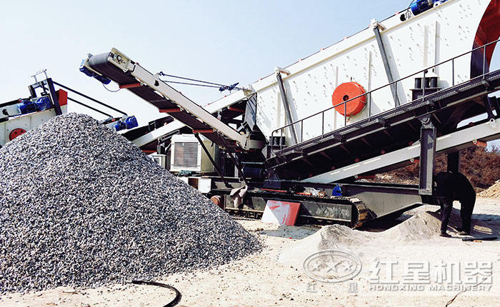 履帶移動砂石料設備作業現場