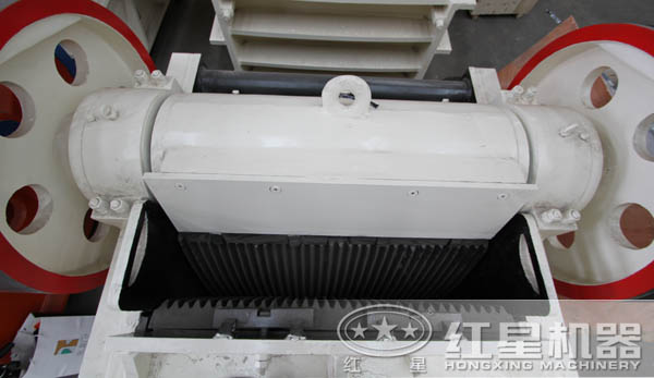 250-1000顎破進(jìn)料口特寫(xiě)