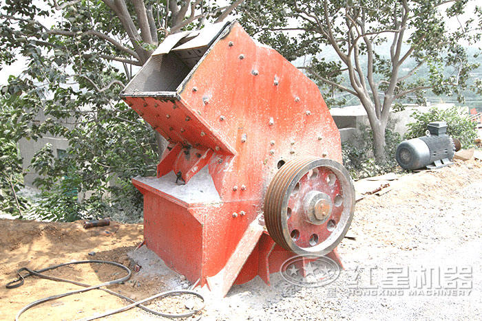 pc600×400錘式粉碎機(jī)施工現(xiàn)場(chǎng)