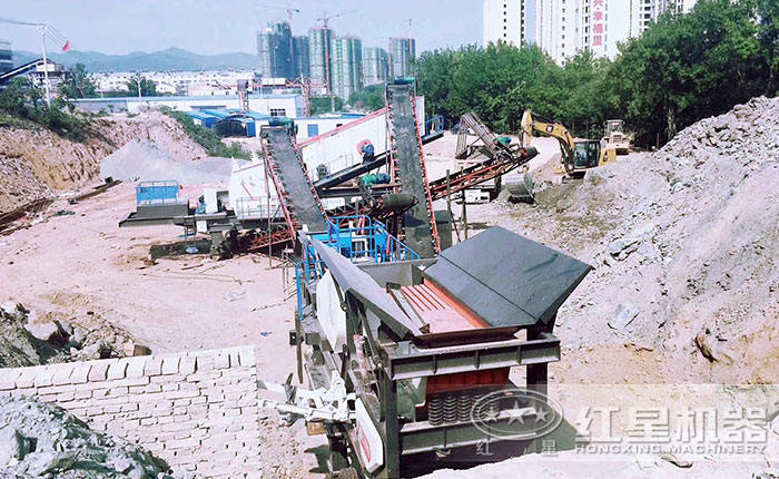 一小時(shí)可處理200噸的移動(dòng)式泥石分離機(jī)現(xiàn)場(chǎng)作業(yè)圖